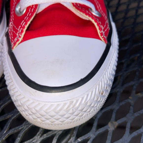 Red Allstar Converse - Picture 5 of 7